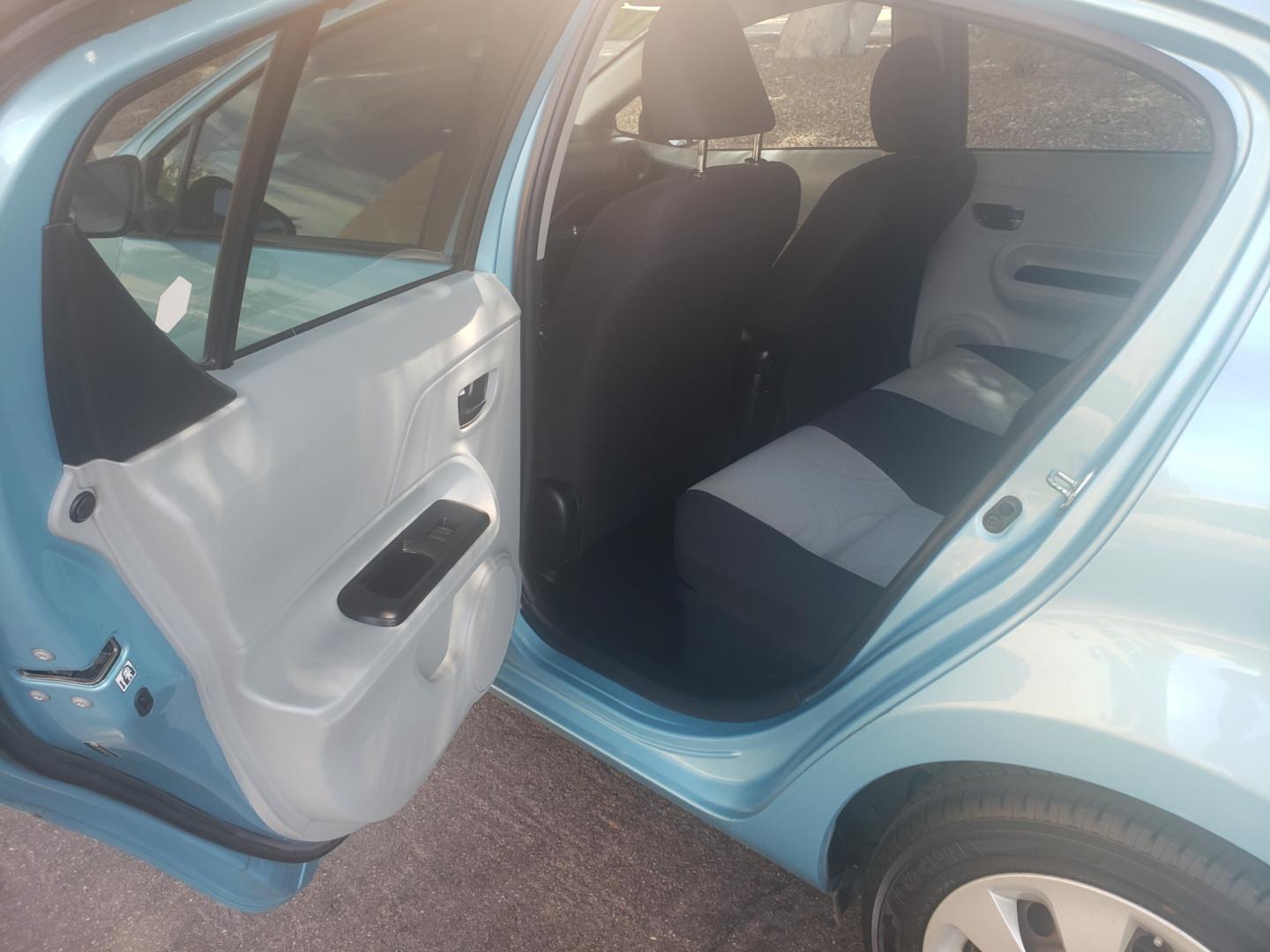 2013 Toyota Prius c C (JTDKDTB36D1) with an 1.5L L4 16V DOHC TURBO engine, Continuously Variable Transmission transmission, located at 323 E Dunlap Ave., Phoenix, AZ, 85020, (602) 331-9000, 33.567677, -112.069000 - 2013 Toyota Prius C,..... EXCELLENT condition, A Real Must See!!.... No accidents, Power everything, Ice cold ac, Stereo/CD player, bluetooth, phone sync, Clean black and gray interior with gray cloth seats in near perfect condition, power windows, power door locks, clean Arizona title, Runs and Dri - Photo#10